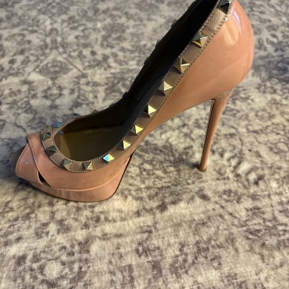 Valentino Garavani Rockstud Peep Toe Platform Heels - Picture 7 of 12